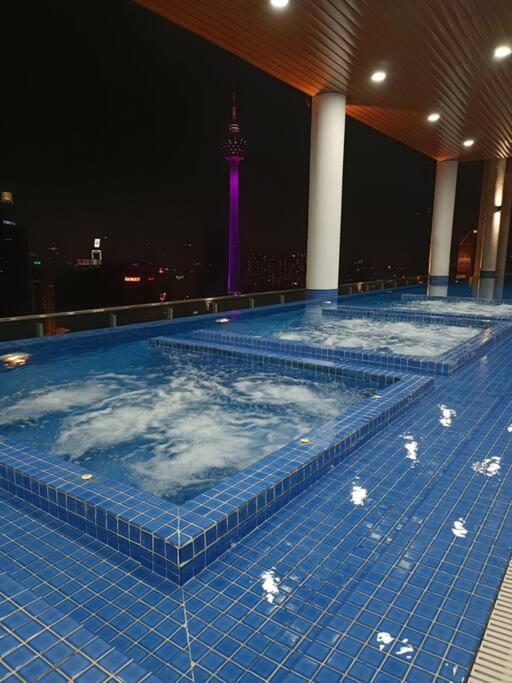 Col 11b Modern Infinity Pool Klcc