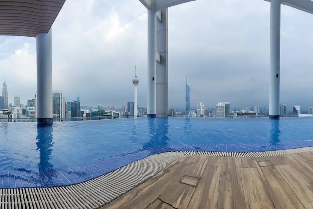 Col 11b Modern Infinity Pool Klcc